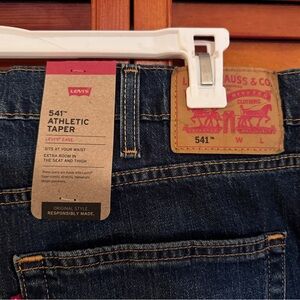 NWT Men’s Levi’s 541 44 X 29 athletic taper jeans